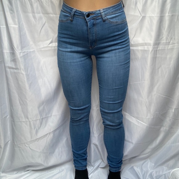 Fashion Nova Medium Wash High Rise Jeggings - Picture 4 of 8